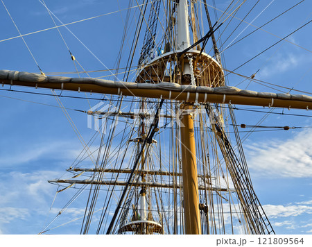 Ropes stretched across the masts of an old ship 121809564