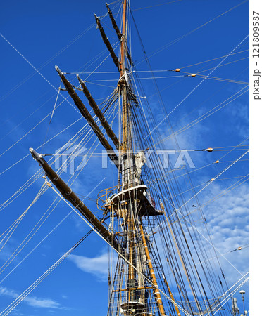 Ropes stretched across the masts of an old ship Ropes stretched across the masts of an old ship 121809587