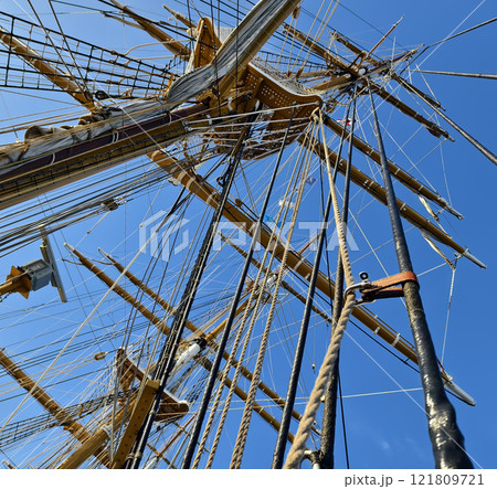 Ropes stretched across the masts of an old ship 121809721
