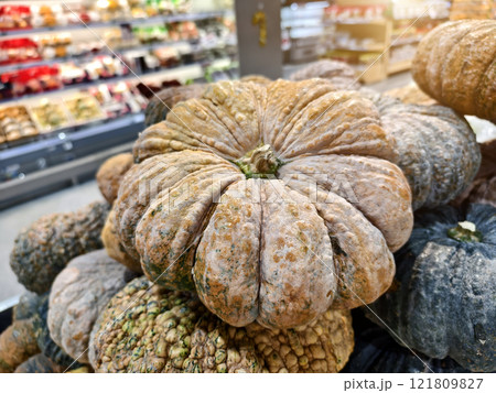 Various types of pumpkins are stacked on top of each other 121809827