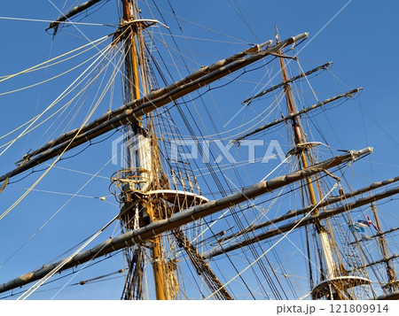Ropes stretched across the masts of an old ship Ropes stretched across the masts of an old ship 121809914