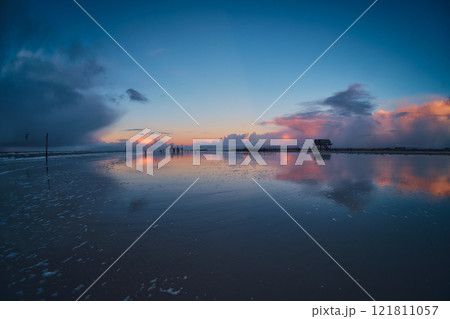 Wide beach of Sankt Peter-Ording during sunset Wide beach of Sankt Peter-Ording during sunset 121811057