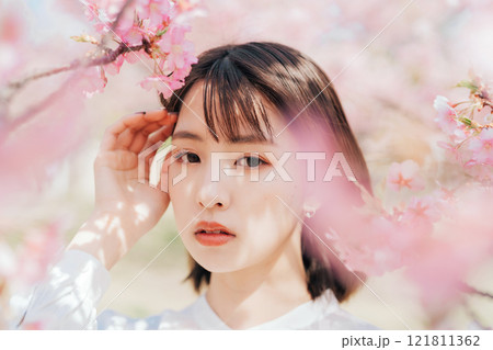 女性　ビューティー　桜 121811362