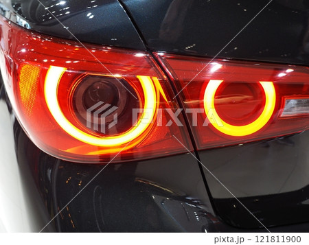 日産　スカイライン 121811900