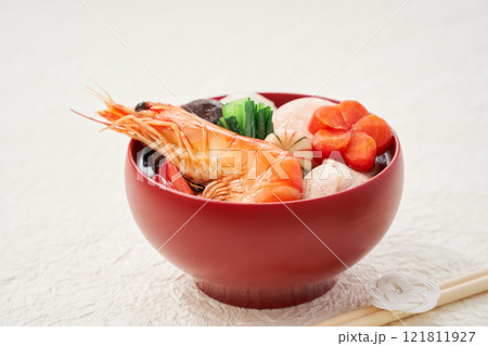 海老ののった豪華なお雑煮 121811927
