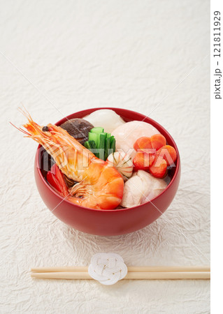 海老ののった豪華なお雑煮 121811929