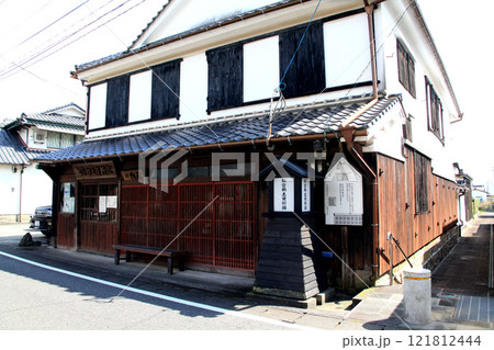 熊本県宇城市松合 土蔵白壁の古い町並み 熊本県宇城市松合 土蔵白壁の古い町並み 121812444