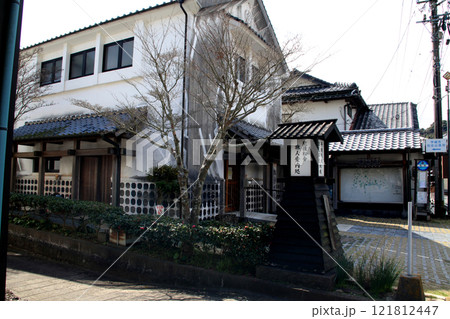 熊本県宇城市松合 土蔵白壁の古い町並み 熊本県宇城市松合 土蔵白壁の古い町並み 121812447