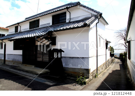 熊本県宇城市松合 土蔵白壁の古い町並み 熊本県宇城市松合 土蔵白壁の古い町並み 121812448