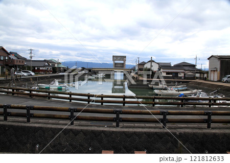 熊本県宇城市松合　土蔵白壁の古い町並み 121812633