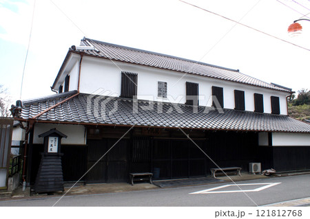 熊本県宇城市松合 土蔵白壁の古い町並み 熊本県宇城市松合 土蔵白壁の古い町並み 121812768