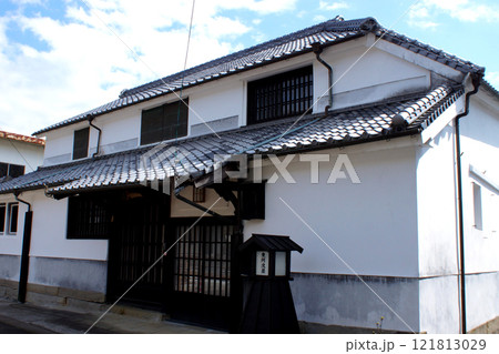 熊本県宇城市松合　土蔵白壁の古い町並み 121813029