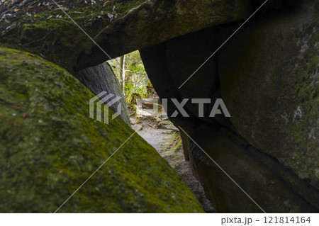 笠置寺（京都府）修行場巡り　胎内くぐり 121814164