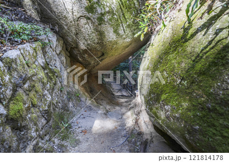 笠置寺(京都府)修行場巡り 太鼓石 笠置寺(京都府)修行場巡り 太鼓石 121814178