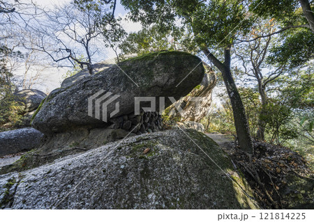 笠置寺（京都府）修行場巡り　巨石 121814225
