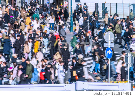 日本の東京都市景観 1月…外国人観光客らで賑わう渋谷スクランブル交差点。新時代へ…=令和7年1月9日 日本の東京都市景観 1月…外国人観光客らで賑わう渋谷スクランブル交差点。新時代へ…=令和7年1月9日 121814491