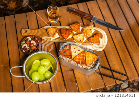 手作り燻製 Outdoors, homemade smoked cheese 手作り燻製 Outdoors, homemade smoked cheese 121814611