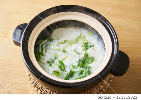 土鍋で炊いた七草粥 土鍋で炊いた七草粥 121815822