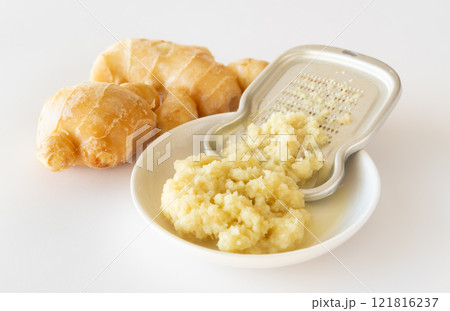 おろし生姜　おろし器ですりおろしたショウガ 121816237