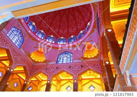 湖のほとりに映えるピンクモスク、プトラ・モスク 湖のほとりに映えるピンクモスク、プトラ・モスク 121817983