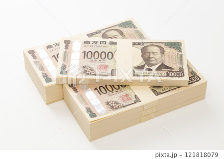 白背景に700万円 121818079