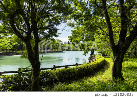 Beautiful lakeshore landscape of Chengcheng Lake Scenic Area in Kaohsiung, Taiwan. 121820835