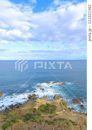 冬の青空と犬吠埼の風景　 121821362