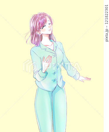 すっきりした雰囲気のパジャマの女性 121822301