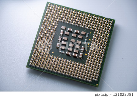 高精細なCPUプロセッサのマクロ撮影、電子部品とゴールドピン 高精細なCPUプロセッサのマクロ撮影、電子部品とゴールドピン 121822381