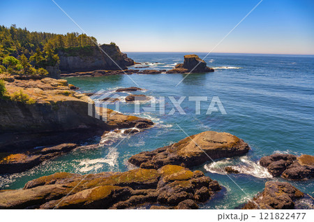 Coastal cliffs and rocky shoreline at Cape Flattery, Washington State 121822477