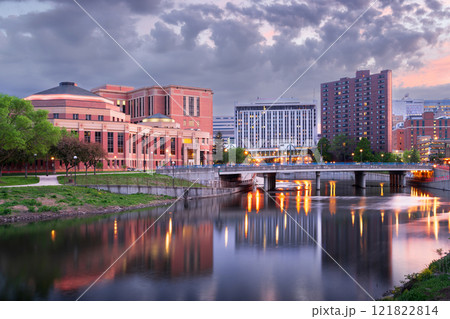 Rochester, Minnesota, USA cityscape on the Zumbro River 121822814