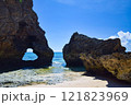 沖縄県の池間島にあるハートロック 121823969