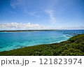 沖縄県・宮古諸島の来間大橋 121823974