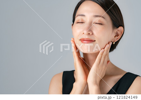 ビューティー　ミドル　女性　ポートレート 121824149