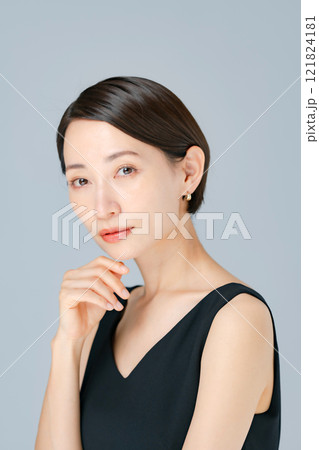 ビューティー ミドル 女性 ポートレート ビューティー ミドル 女性 ポートレート 121824181