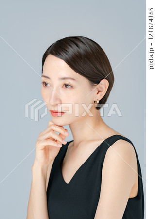 ビューティー ミドル 女性 ポートレート ビューティー ミドル 女性 ポートレート 121824185