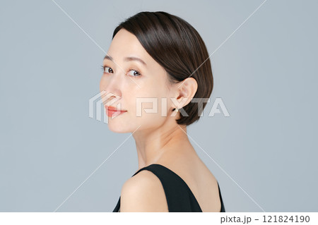 ビューティー ミドル 女性 ポートレート ビューティー ミドル 女性 ポートレート 121824190