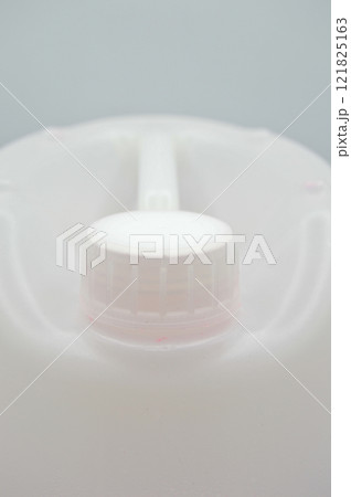 Hygienic white plastic detergent bottle close up, cosmetic container Hygienic white plastic detergent bottle close up, cosmetic container 121825163