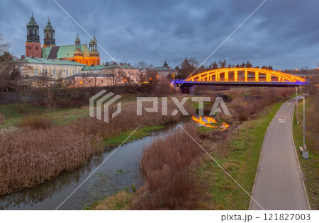 Illuminated bridge to the cathedral on Tumski Island at sunrise, Poznan, Poland Illuminated bridge to the cathedral on Tumski Island at sunrise, Poznan, Poland 121827003