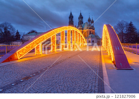 Illuminated bridge to the cathedral on Tumski Island at sunrise, Poznan, Poland 121827006