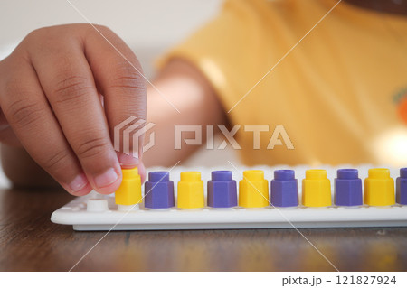 Engaging Child Learning with a Fun and Educational Abacus for Enhanced Development and Creativity 121827924