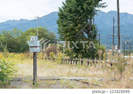 【富良野市 廃線の布部駅のホーム】 【富良野市 廃線の布部駅のホーム】 121828099