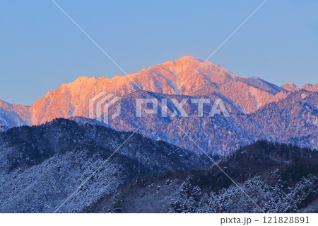 北アルプス餓鬼岳のモルゲンロート 121828891