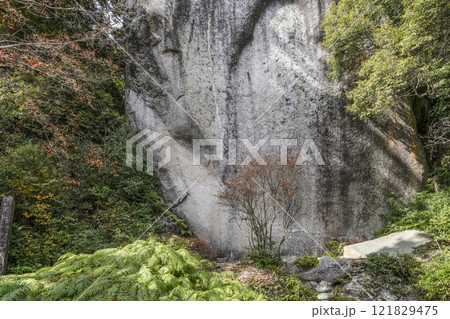 笠置寺（京都府）修行場巡り　弥勒磨崖仏 121829475