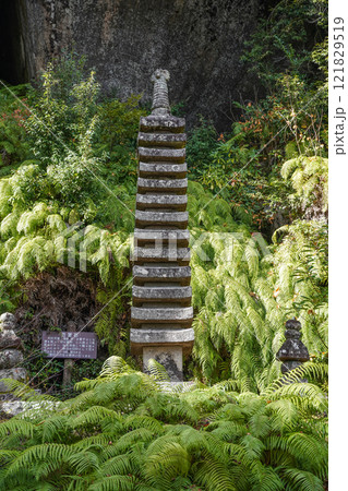 笠置寺（京都府）修行場巡り　十三重石塔 121829519