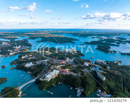 賢島とエスパーニャクルーズ船、英虞湾（三重県志摩市） 121830274