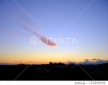 太平洋の夕暮れ 121830356