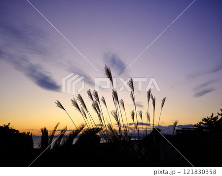 太平洋の夕暮れ 121830358