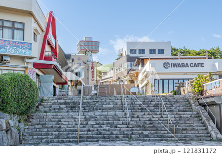 福井県坂井市 有名な観光地東尋坊へと続く東尋坊商店街 福井県坂井市 有名な観光地東尋坊へと続く東尋坊商店街 121831172