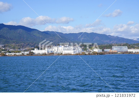 びわ湖周遊クルーズ船「ミシガン」からの眺め（大津市内・比良山・比叡山ほか）2024年12月撮影 121831972